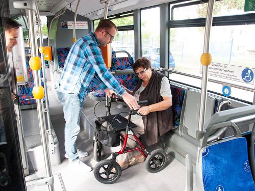 Seite10_Rollator-Training_Nahverkehr_Schwerin_hauspost.jpg