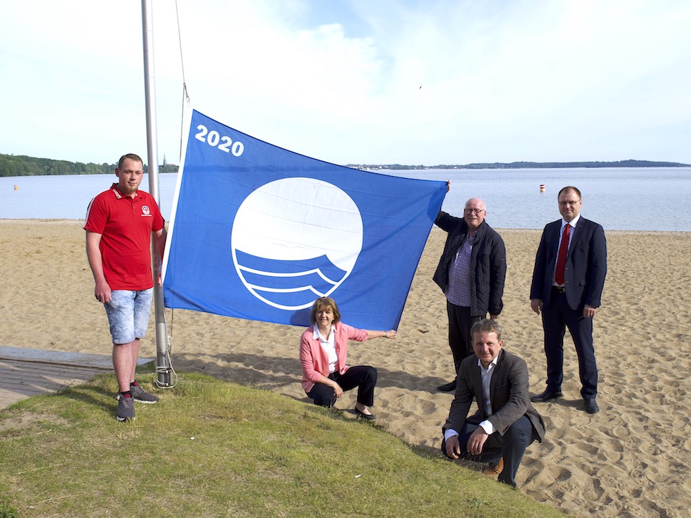 Blaue Flagge weht wieder am beliebtesten Stadtstrand von Schwerin