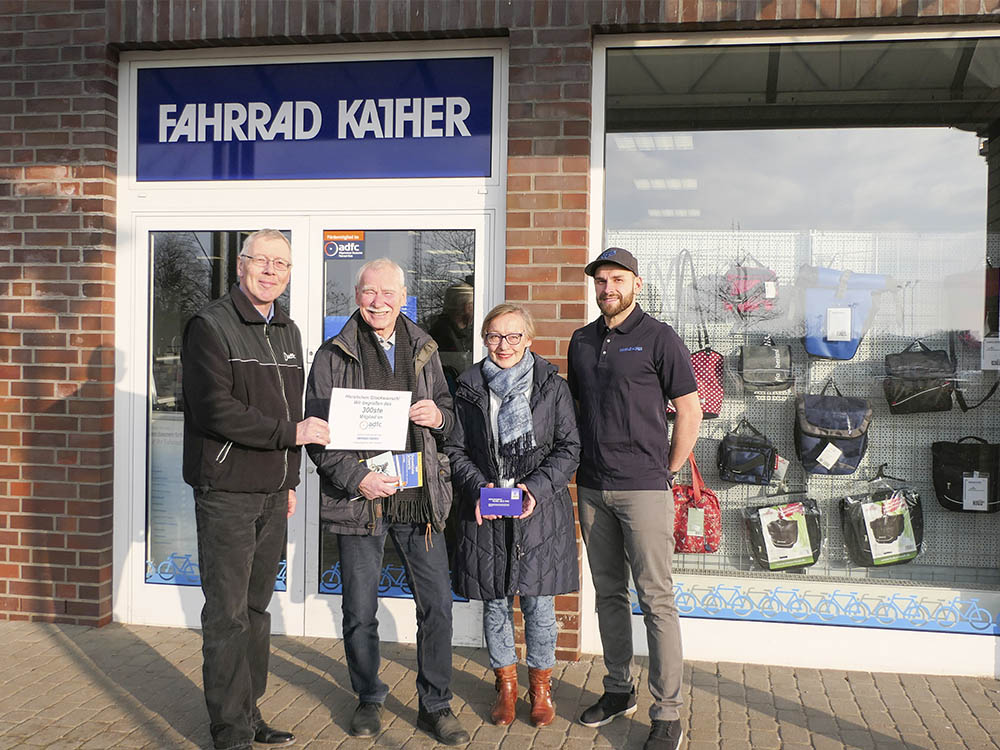 V.l.: Volker Schulz, Dieter Räther, Hannelore Jenichen-Räther, Christian Brüsch. Foto: ADFC