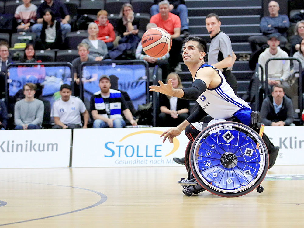 Dank STOLLE sind die Sportler der BG Baskets Hamburg mit ihren Aktivrollstühlen wendig und schnell