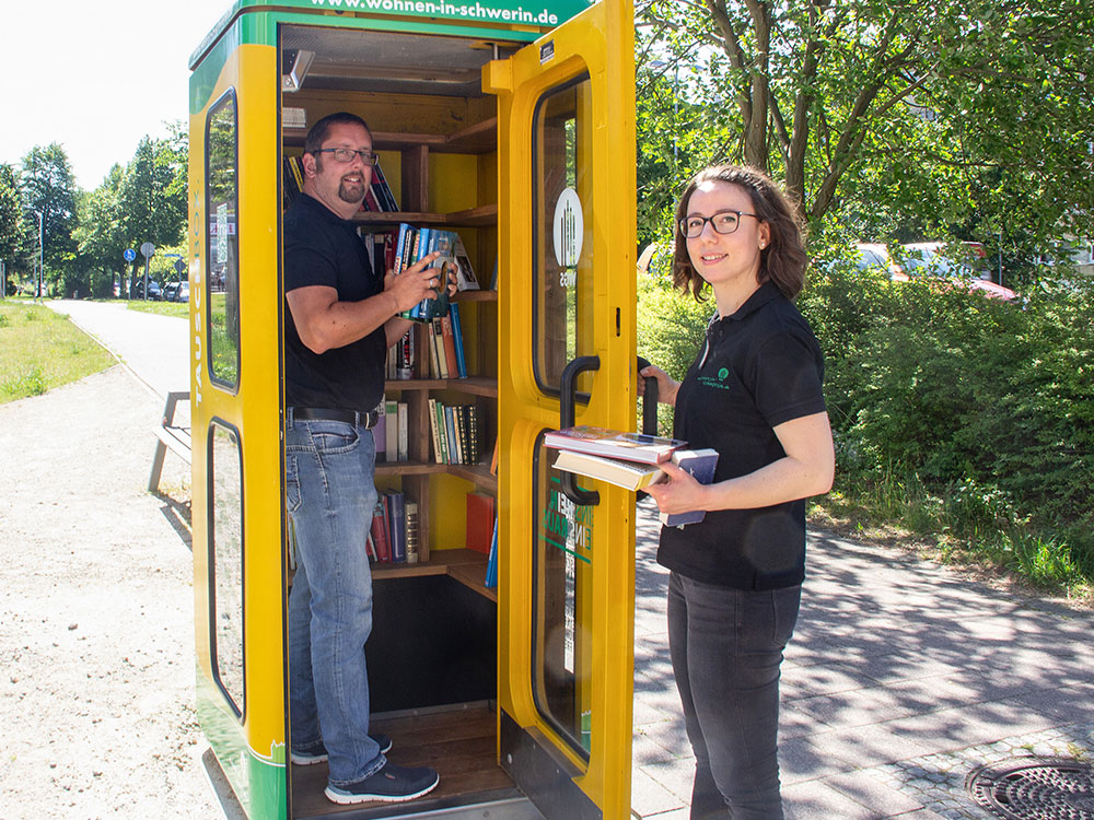 Insgesamt gibt es zwölf Büchertauschboxen im Stadtgebiet, die von kommunalen Unternehmen unterhalten werden. Gerne hat sich die WGS für eine davon entschieden